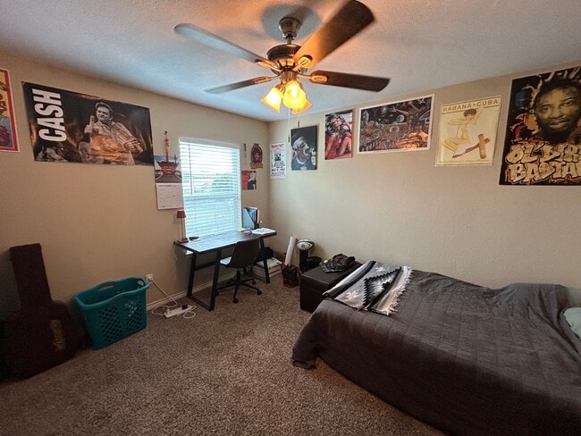 Building Photo - 2502 Horse Shoe Dr