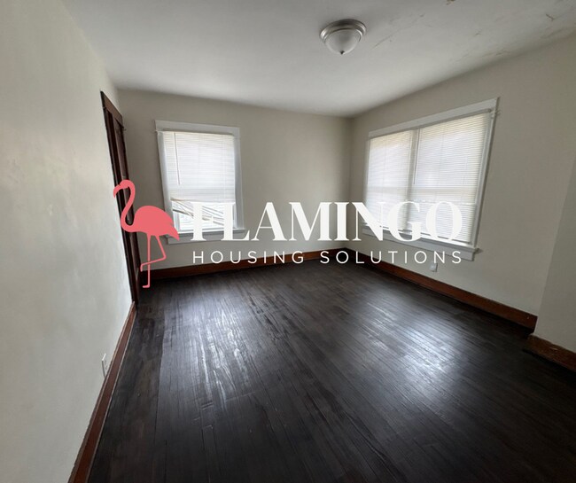 Building Photo - Charming Home in Dayton’s Gem City – Convenient Wayne Ave Location