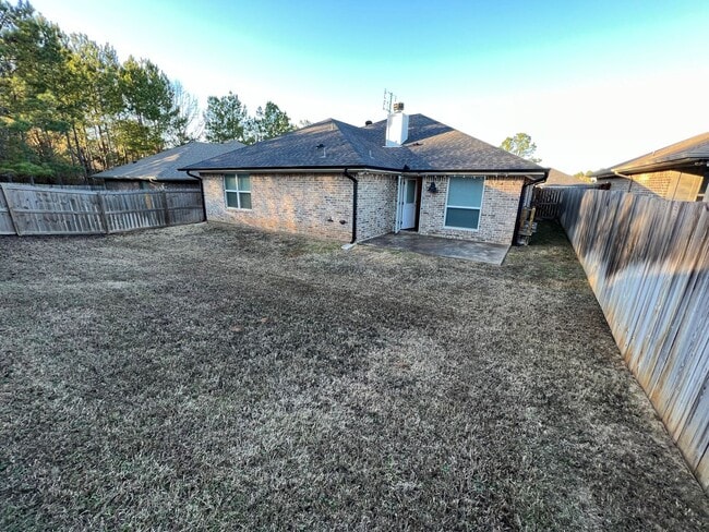 Building Photo - 5429 Meadow Ridge Dr