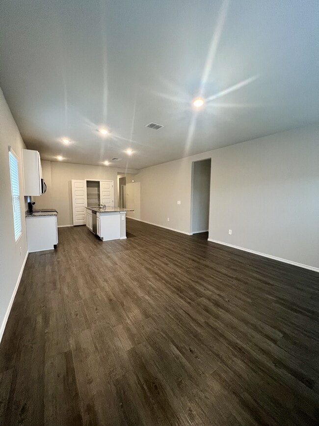 Building Photo - 596 Jennifer Wy