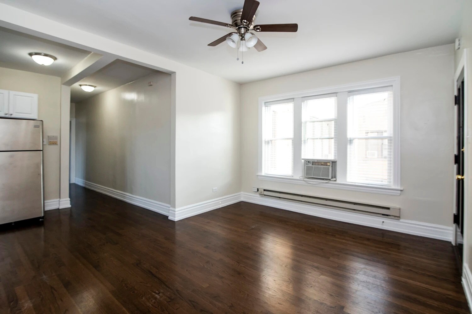Building Photo - 3829 N Greenview Ave