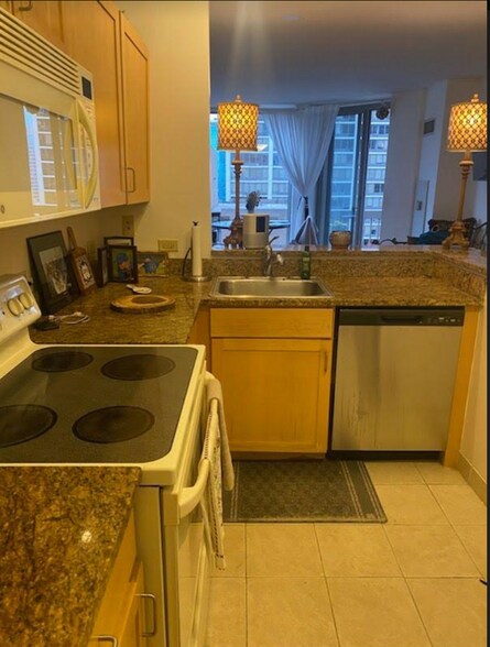 Building Photo - 222 N Columbus Dr