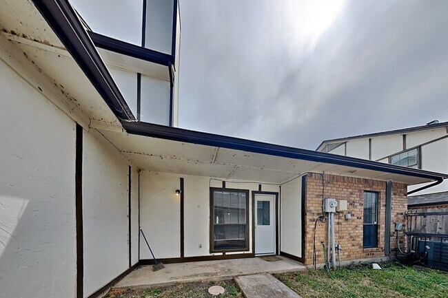 Building Photo - 6324 Alissa Dr