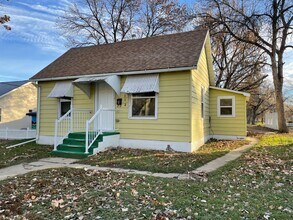 Building Photo - Quaint 3 Bedroom in NW Minot