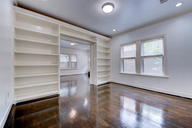 Building Photo - 2415 Elmen St