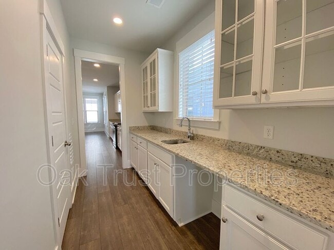 Building Photo - 225 Scholar Way