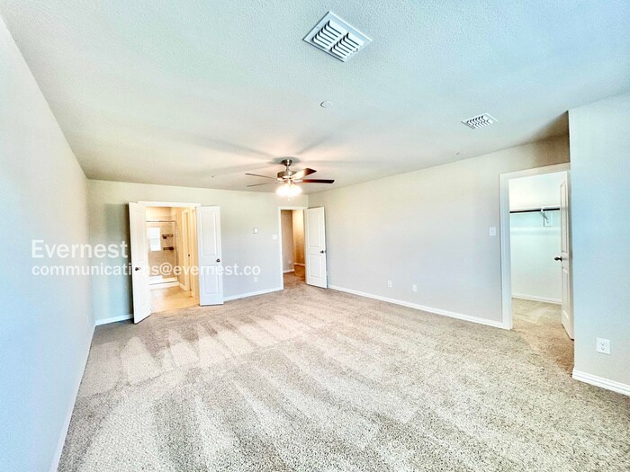 Building Photo - 3030 Willow Wood Ct