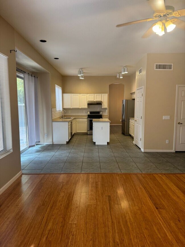 Building Photo - 5415 W Buffalo St