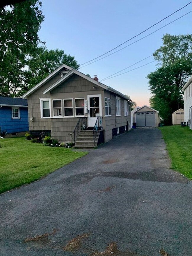 Building Photo - Great Galeville 2 bed bungalow