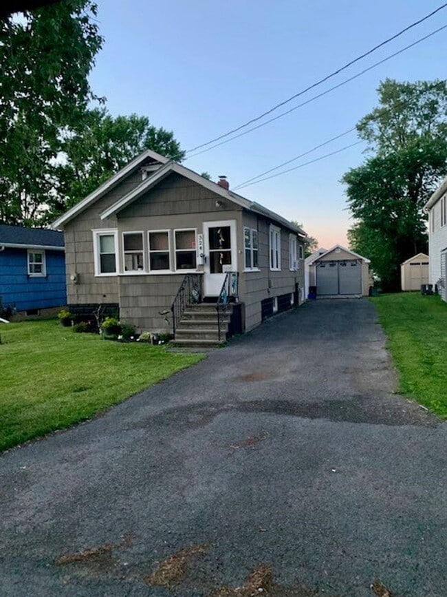 Primary Photo - Great Galeville 2 bed bungalow