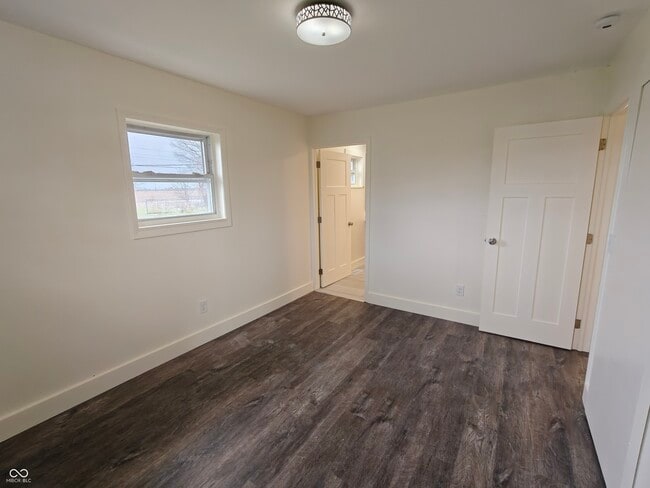 Building Photo - 2183 S Fairview Dr