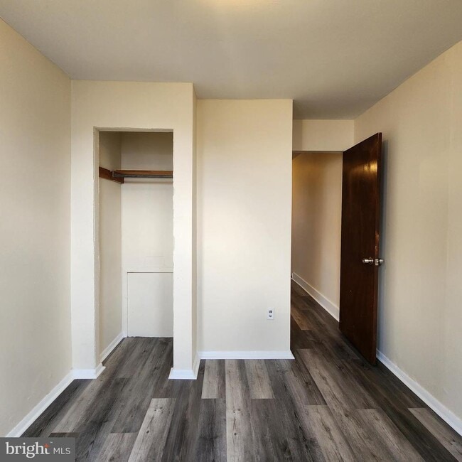 Building Photo - 2450 N Fairhill St