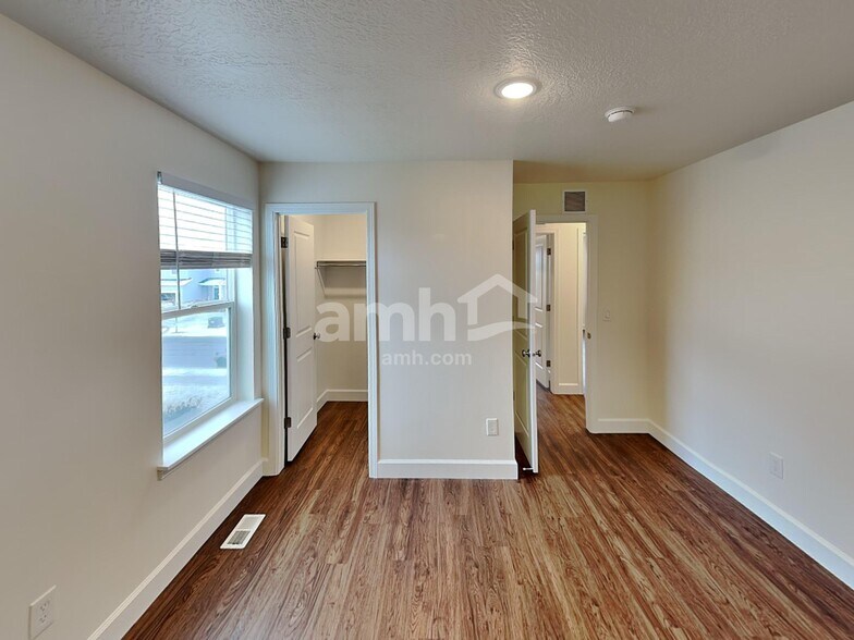 Building Photo - 2321 Buckskin Way