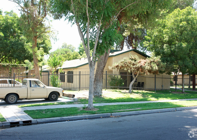 Building Photo - Garland Gardens