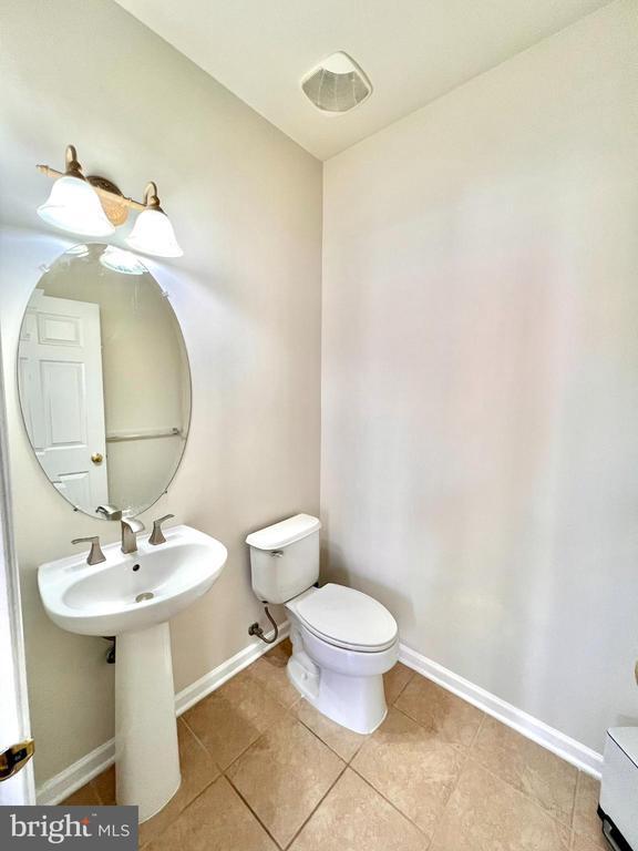 Building Photo - 25205 Larks Terrace