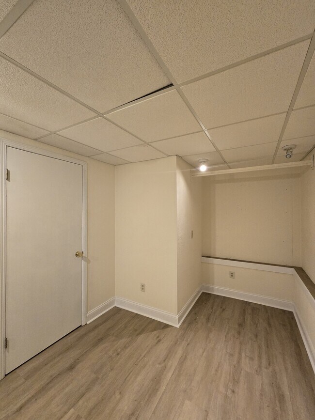 Building Photo - 5223 S Mosley St