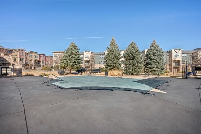 Building Photo - Charming 2 Bed, 2 Bath Top-Floor Condo with Great Sunrise Views