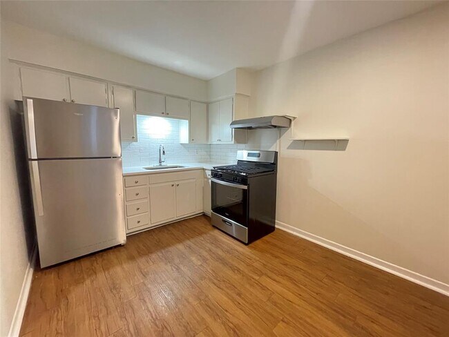 Building Photo - 3106 Duval St