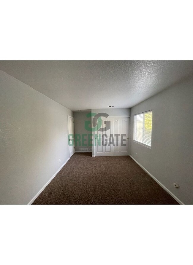 Building Photo - Two story 4 bedroom, 2.5 bath home in Stoc...