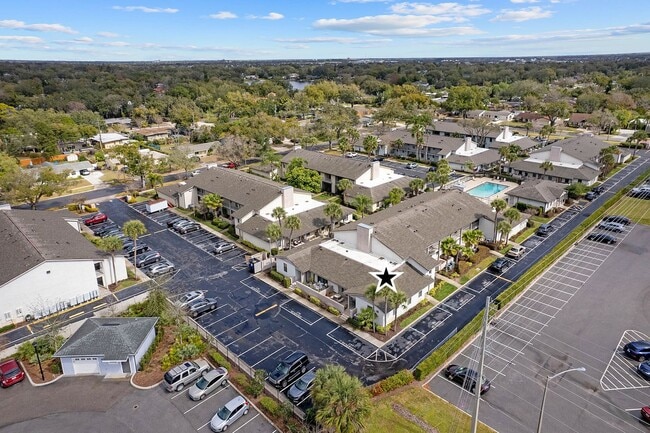 Building Photo - Audubon Park 2/2 Corner Unit Villa with La...