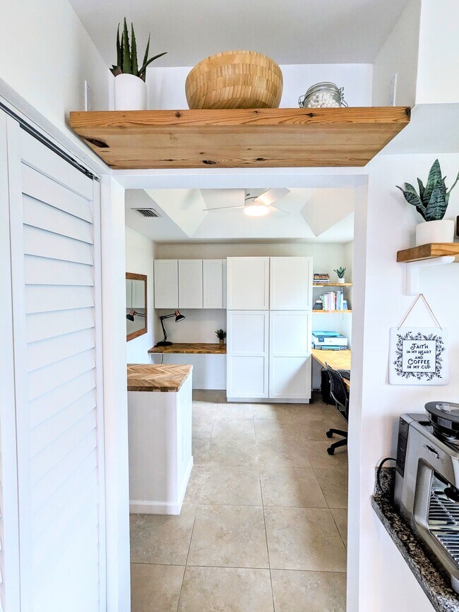 Building Photo - 23061 Aqua Vw