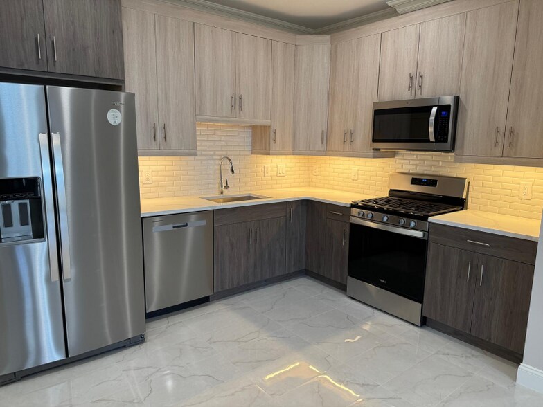 Building Photo - 580 North Ave