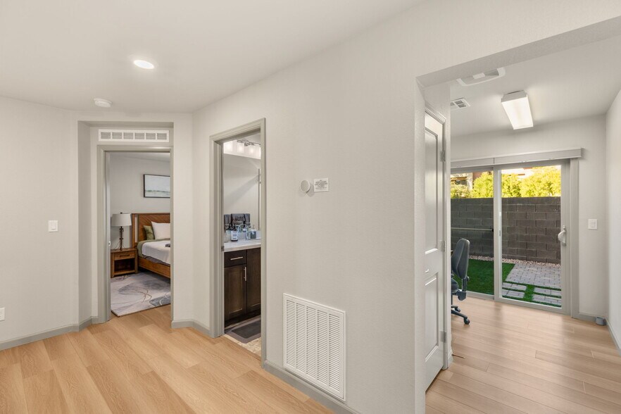 Building Photo - 8044 Carpenter Creek Ave