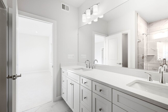 Building Photo - 1017 Venifena Terrace SE