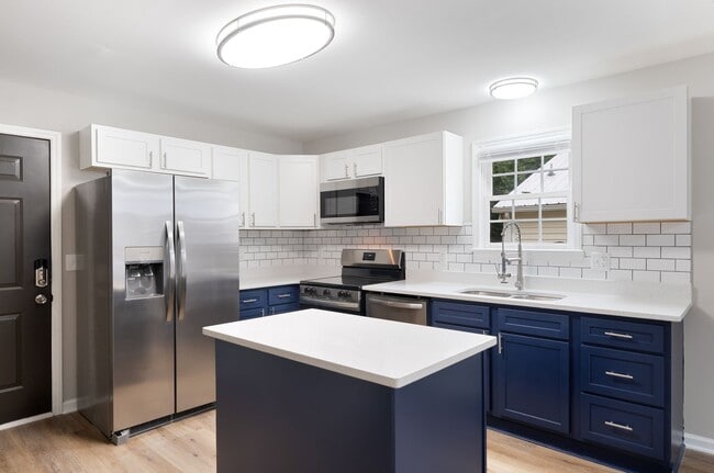 Building Photo - Freshly Updated 3 Bed, 2 Bath Home in Prime Durham Location! Early August Available