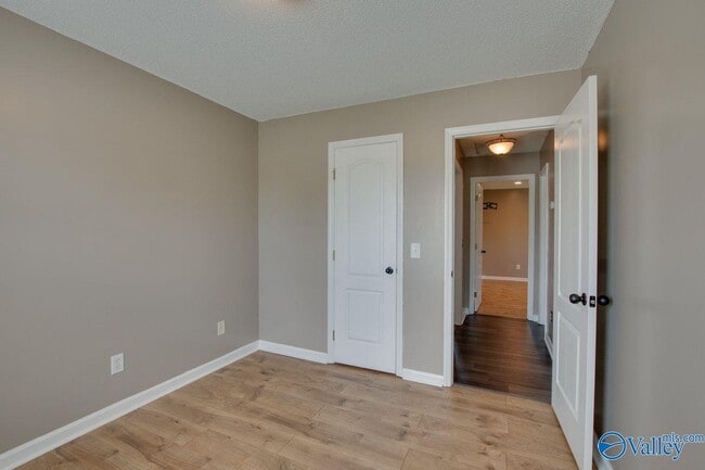 Building Photo - 115 Raptor Ct