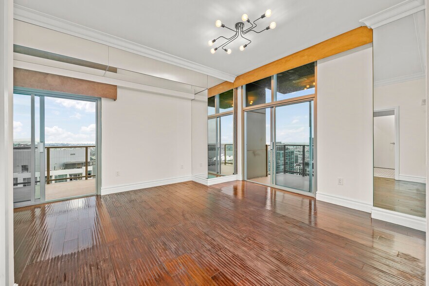 Building Photo - 800 The Mark Ln