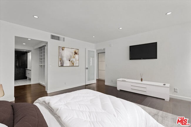 Building Photo - 10701 Wilshire Blvd