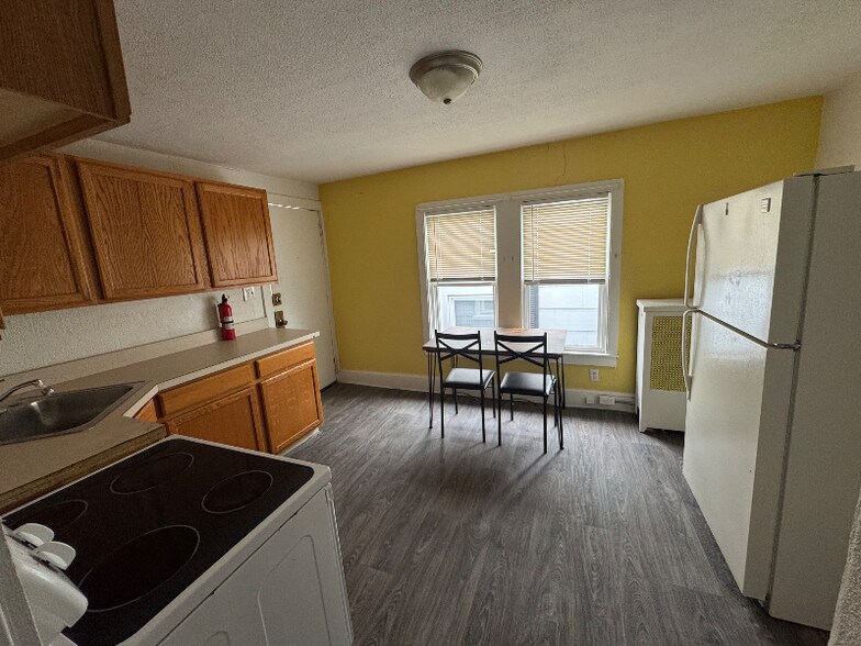 Primary Photo - 106 E Pine St