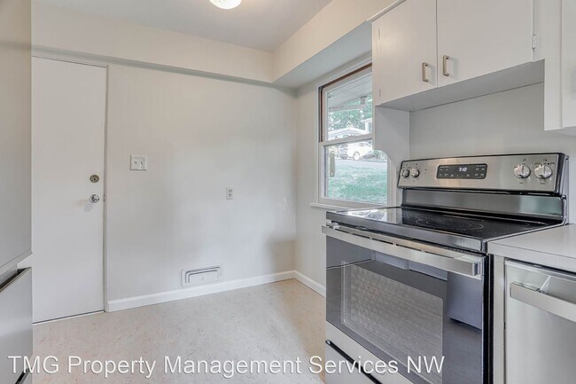 Building Photo - 2 br, 1 bath House - 7635 SW Capitol Hill ...