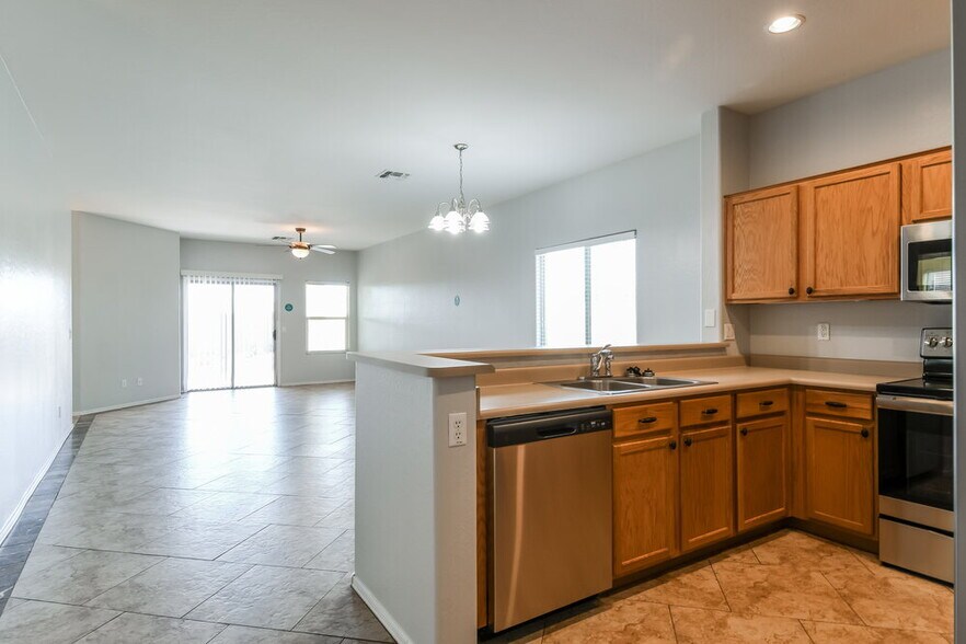 Building Photo - 3761 W Eastman Ct