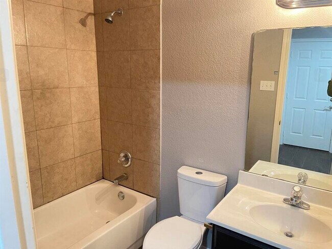 Building Photo - 101 Jacales Court