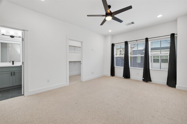 Building Photo - 314 Neyland St