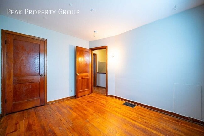 Building Photo - 209 E Hudson St