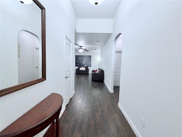 Building Photo - 520 Cantebury Park Ln