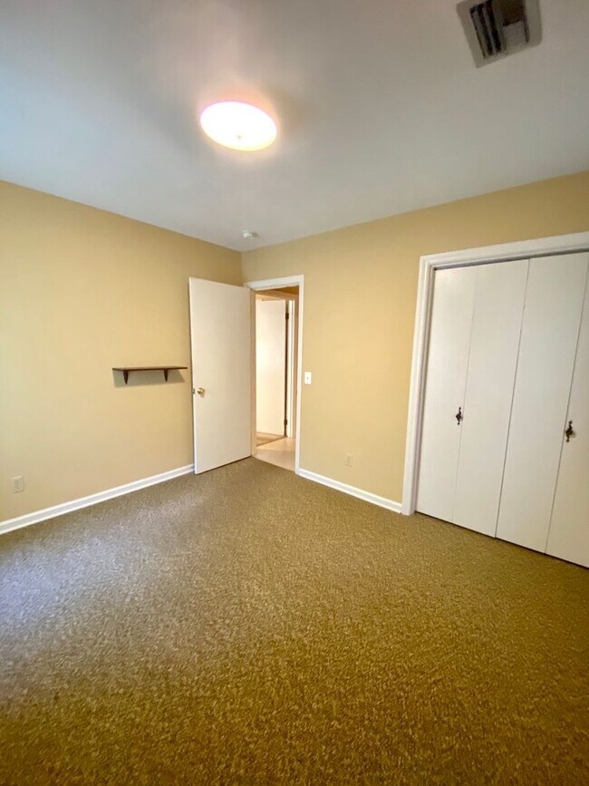 Building Photo - 106 Strode Cir