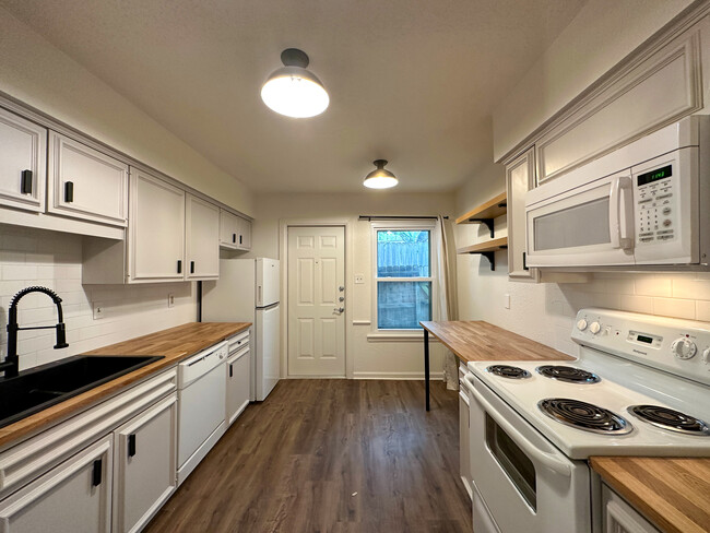 Kitchen - 2300 Nacogdoches Rd