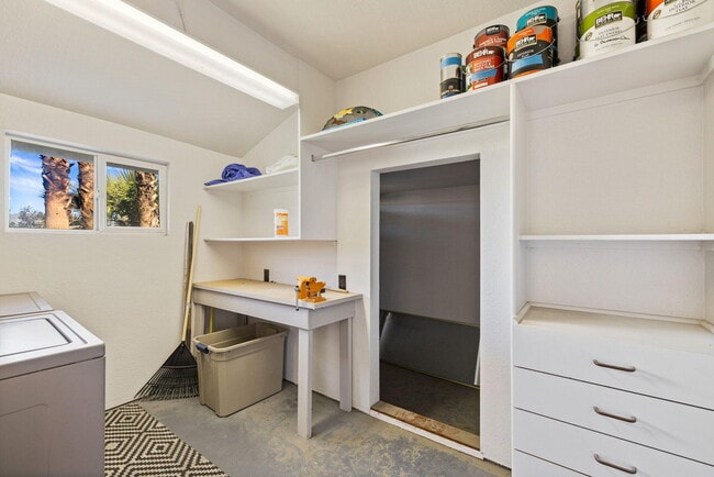 Building Photo - 77530 California Dr