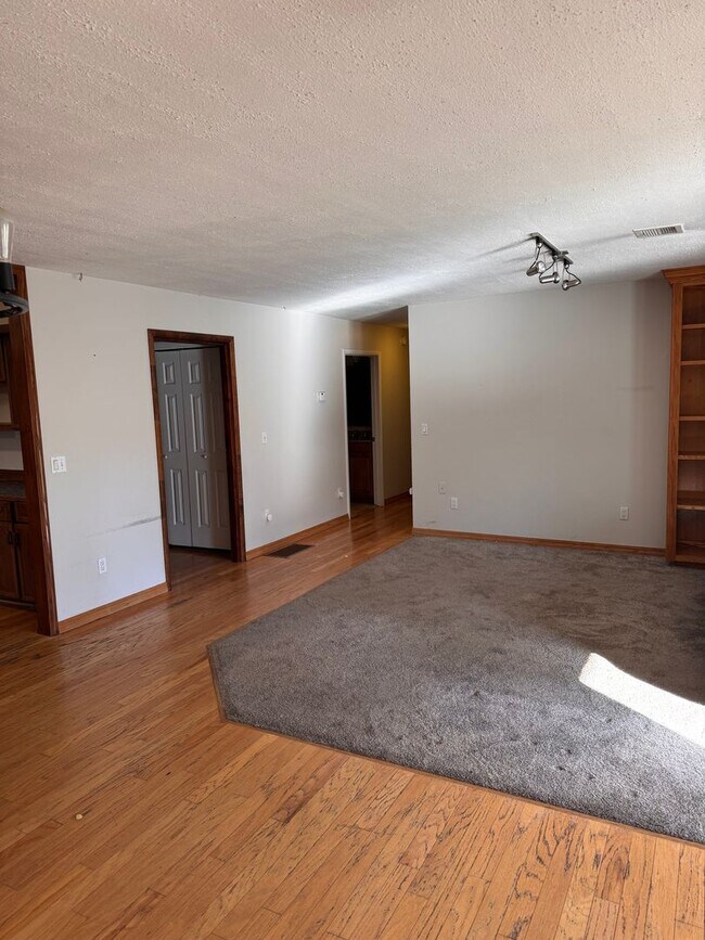 Building Photo - Cheshire Home for Rent!