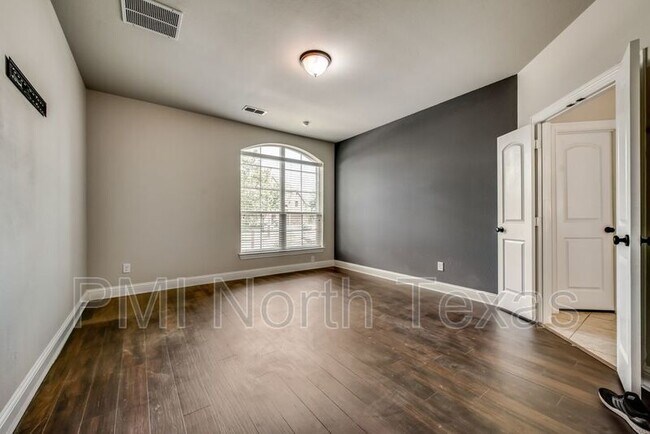 Building Photo - 13293 Dianna Dr