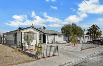 Building Photo - Remodeled 3-Bed Home with Private Studio, Driveway & Spacious Backyard!