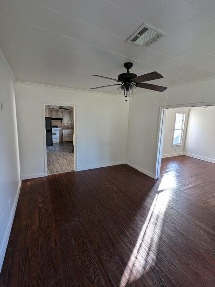 Building Photo - 510 E Cedar St