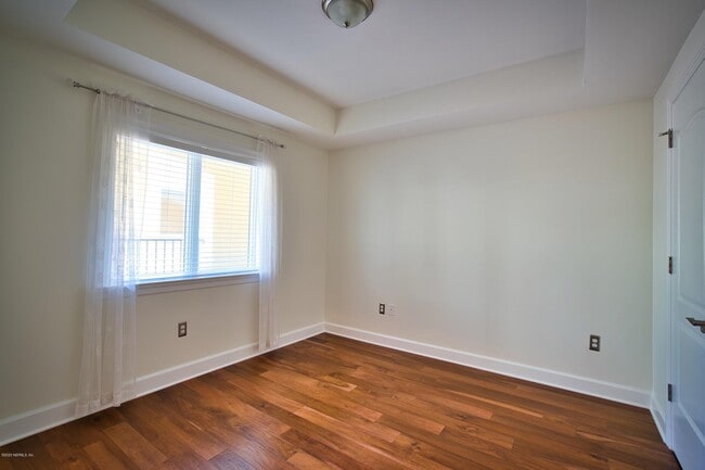 Building Photo - 525 3rd St N