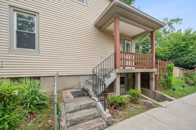 Building Photo - CHEVIOT- Charming 3 bedroom 1.5 bath