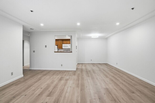 Building Photo - 2 bedroom 2 bath condo located at 406 W. Charleston Rd, Palo Alto 94301