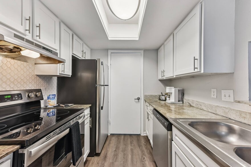 Primary Photo - The Lantern Apartments